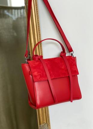 Красная женская сумка на широком ремешке2 фото