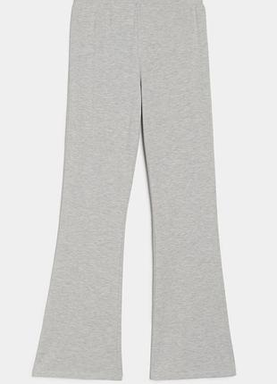 Леггинсы с расклешенными штанинами
