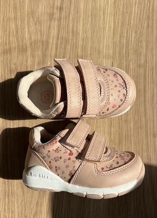 Кросівки дитячі 🌸