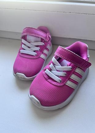 Дитячі кросівки adidas для дівчинки