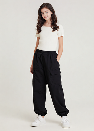 Черные брюки с карманами карго для девочки