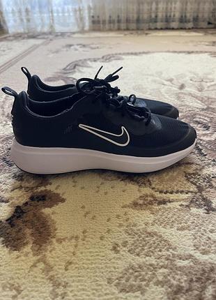 Продам нові оригінальні кросівки nike 38 розмір