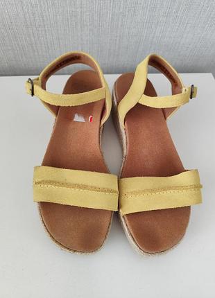 Слипоны, босоножки, сандалии, эспадрильи clarks