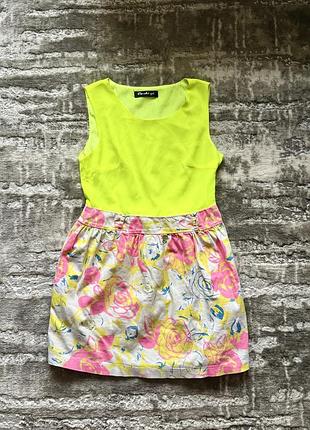 Яскрава літня сукня s