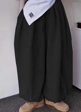 Жіночі штани-джогери розміру m. зручна посадка, еластичний пояс, стильний спортивний дизайн. ідеально для прогулянок, спорту та щоденного носіння.