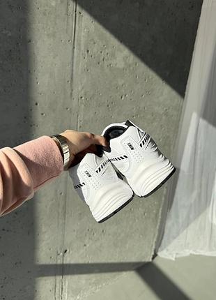 Nike initiator running white 3
