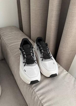 On cloudtilt grey white 3