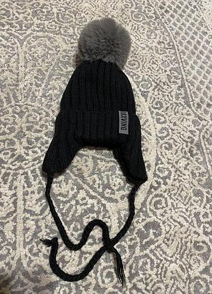 Зимова шапка з натуральним помпоном