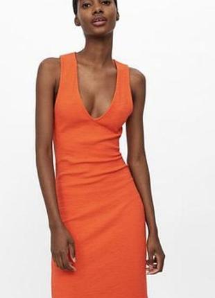 Оранжевое трикотажное платье-футляр от бренда zara.