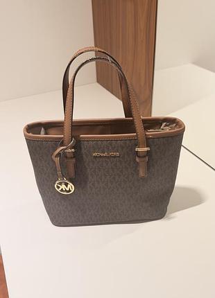 Сумка machael kors, коричневого кольору, стан дуже добрий.