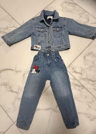 Джинсова курточка на утепленні та джинси з утяжкою з міккі від zara 110 розмір