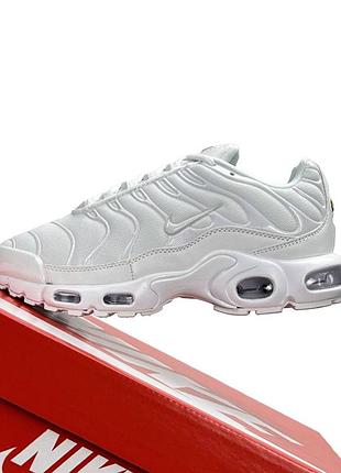 Женские кроссовки nike air max plus white