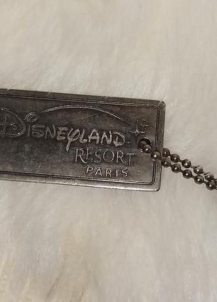 Коллекционный сувенирный металлический брелок из disneyland resort paris