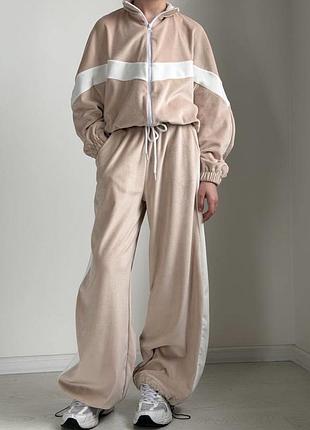 Спортивний костюм на дівчинку