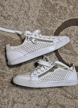Кеды белые, женские с перфорацией guess, размер 6 1/2, р36,5-37