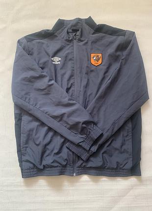 Це олімпійка umbro, випущена спеціально для футбольного клубу «халл сіті».