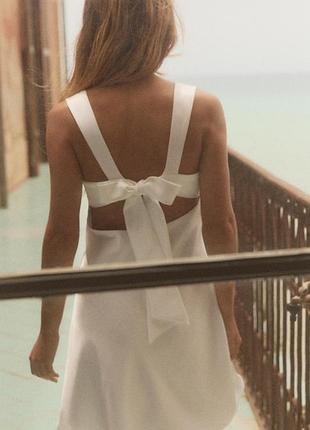 Коротка біла атласна сукня zara
