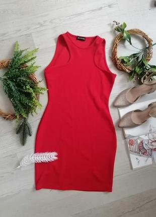 Платье красное мини фирменное актуальное