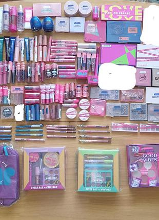 Лот (набір) декоративної косметики