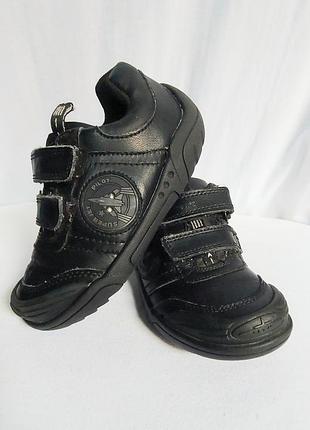 Дітячі кросівки шкіряні для хлопчика  clarks