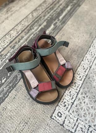 Босоніжки zara