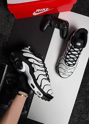 Чоловічі кросівки nike air max plus white black