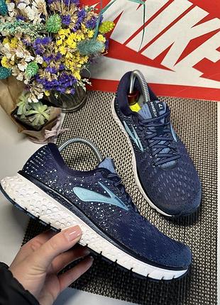Оригінальні кросівки brooks