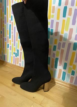 Чорні ботфорти bershka 37 р., стильні, зручний каблук, гарно облягають ногу, ідеальні на осінь/весну 🖤
