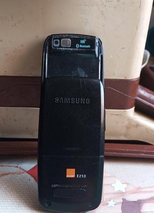 Продам телефон самсунг e250 5