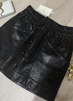 Чорна шкіряна спідниця змія пітон bershka