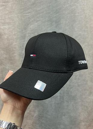 Кепка tommy hilfiger 
размер универсальный, регулируются 
цвет черный и белый