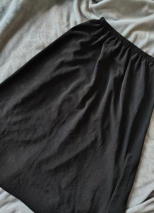 Чорна міді спідниця
