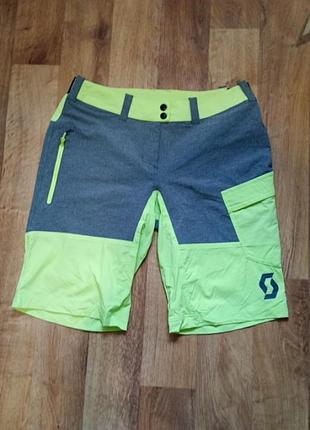 Женские спортивные шорты