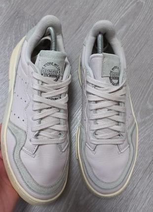 Женские кожаные кроссовки adidas