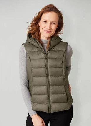 Теплый стеганый женский жилет с капюшоном жилетка esmara м 40-42 euro, наш 46-48 хаки