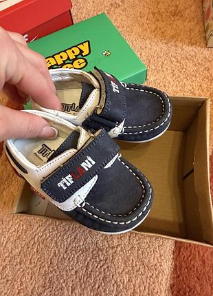 Мокасіни, черевики