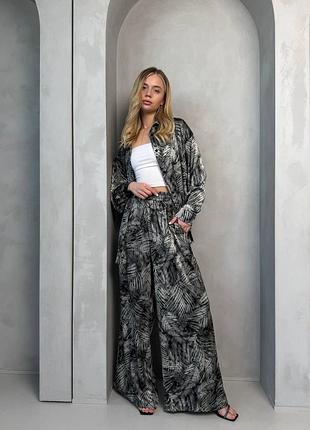 Шовковий брючний костюм  вільного крою