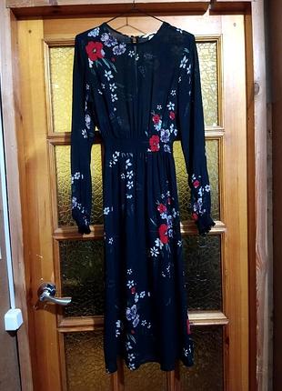 Платье миди черное в цветочном узоре, 38 размер. на резинке