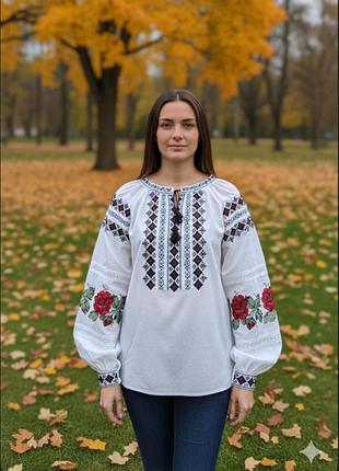 Вишиванка блуза жіноча, з яскравою квітковою вишивкою та орнаментом розміри s, m, l