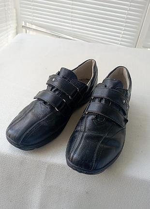 Шкіряні туфлі на широку ногу на ліпучках