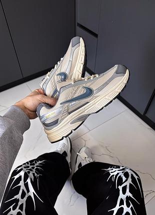 Nike initiator beige/grey 2