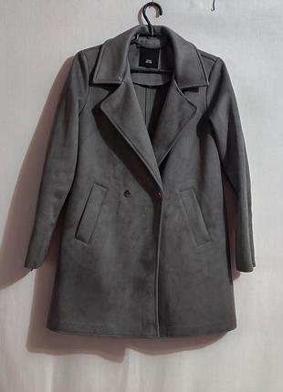 Сіре пряме пальто замшеве демісезон , шикарне river island