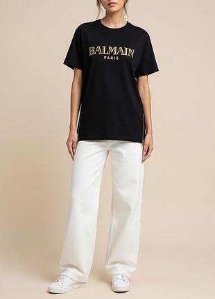 Натуральная черная футболка с надписью и молниями по бокам balmain