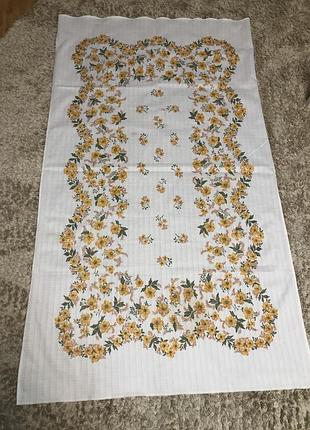 Скатертина на стіл з квітковим принтом