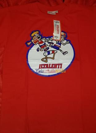 Красная футболка