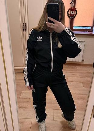 Костюм з плащівки під бренд