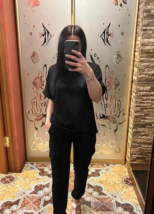 Жіночий костюм.