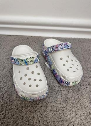 Дитячі крокси сабо на платформі crocs classic cutie butterfly clog