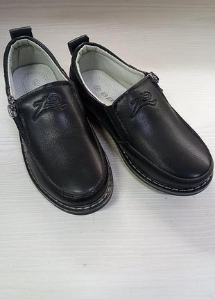 Чорні туфлі для дівчинки