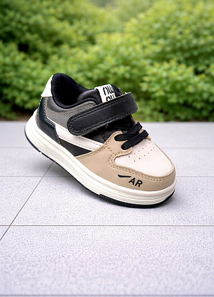 Кросівки стильні дитячі білі з бежевим, чорним чорним ,дуже легенькі,підошва піна, на липучці, шнурок,з супінатором